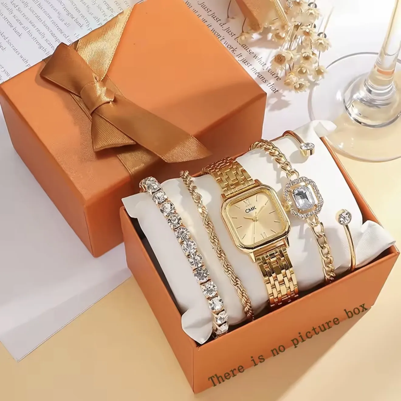 Fashion Light Luxury Compact Square Dial Alloy Strap Women